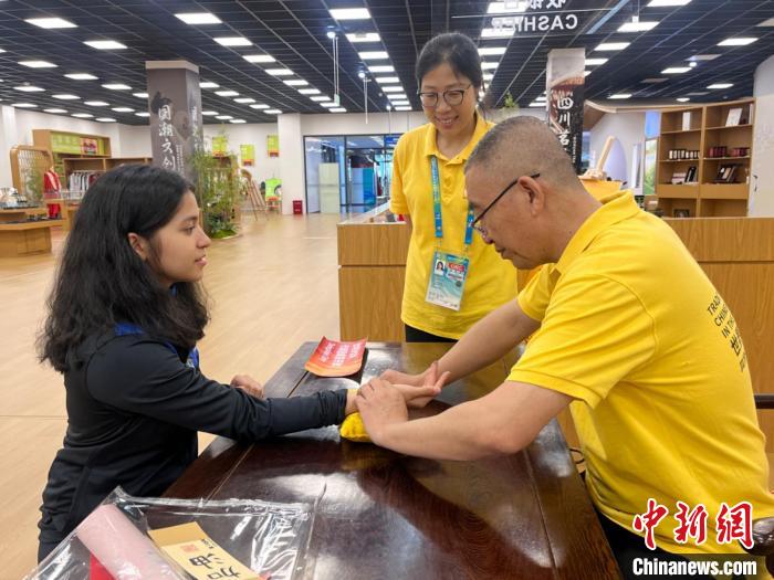 成都大运会孤勇者跨越山海 一人代表国家参赛