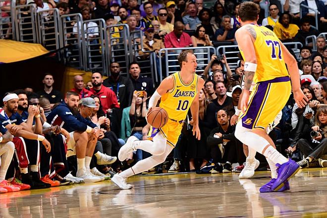 湖人加时绝杀掘金 东契奇关键球助球队登顶西部