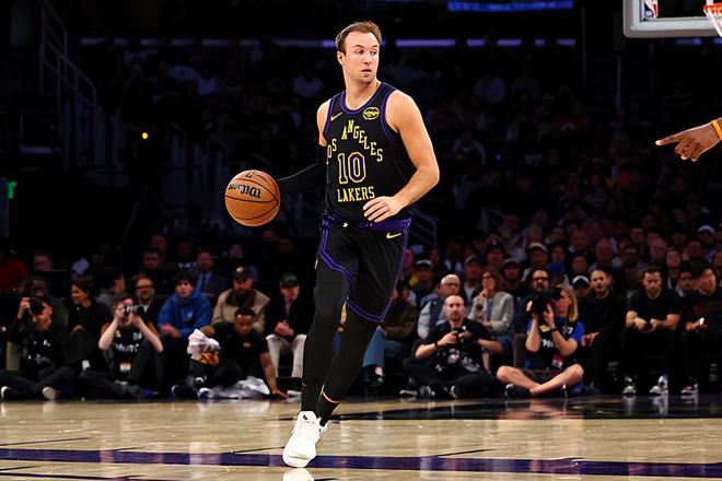 湖人加时绝杀掘金 东契奇关键球助球队登顶西部