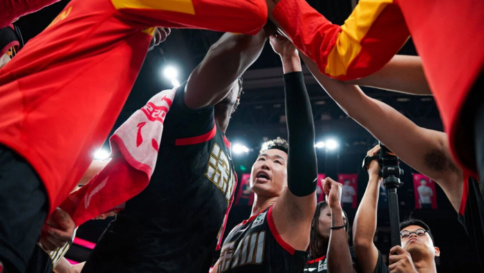 深圳男篮豪取8连胜强势冲四，广厦惨败后联赛格