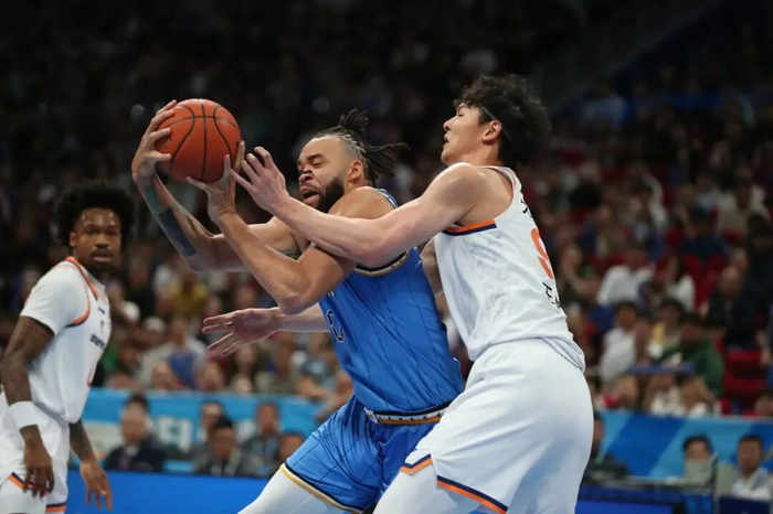 北京队大胜山东队李楠复出助阵引援威廉姆斯或