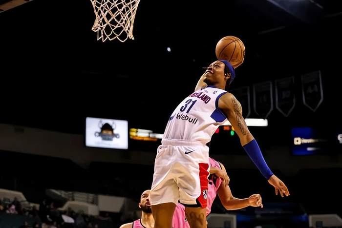 北京队大胜山东队李楠复出助阵引援威廉姆斯或