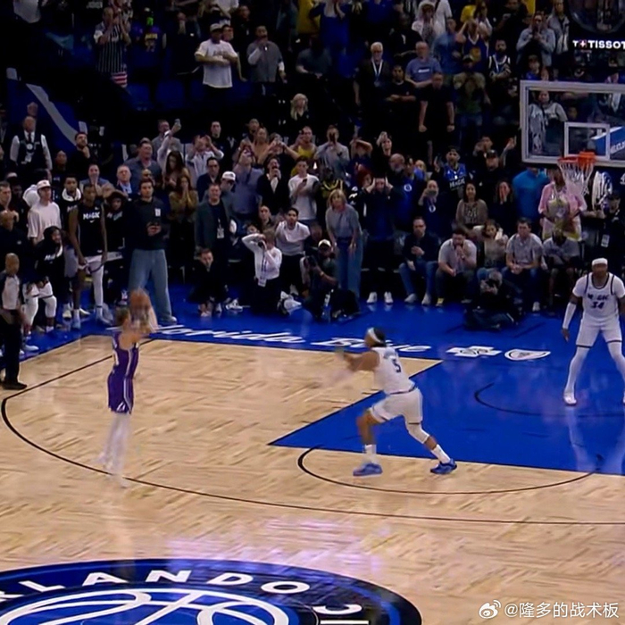 雷迪克两次暂停边线球大空位成关键转折点