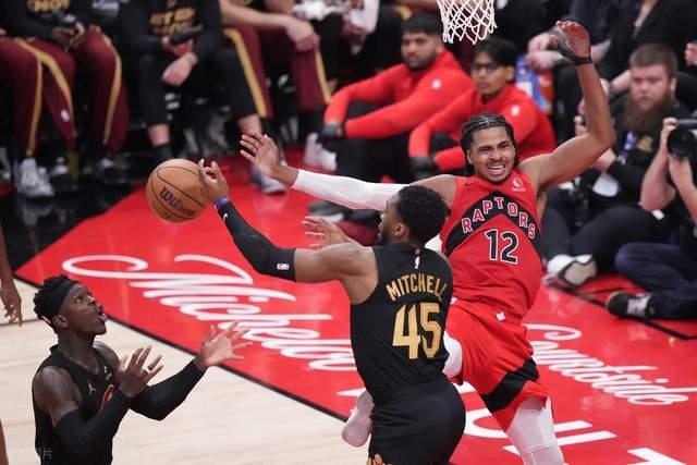 猛龙关键罚球逆转骑士 系列赛2-2平